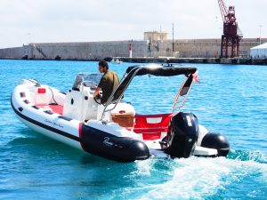 LOCATION DE BATEAUX SEMI RIGIDE