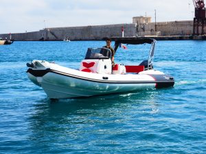LOCATION DE BATEAUX SEMI RIGIDE