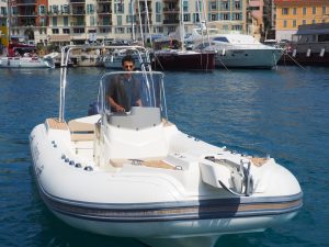 LOCATION DE BATEAU SEMI RIGIDE