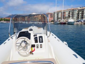 LOCATION DE BATEAU SEMI RIGIDE